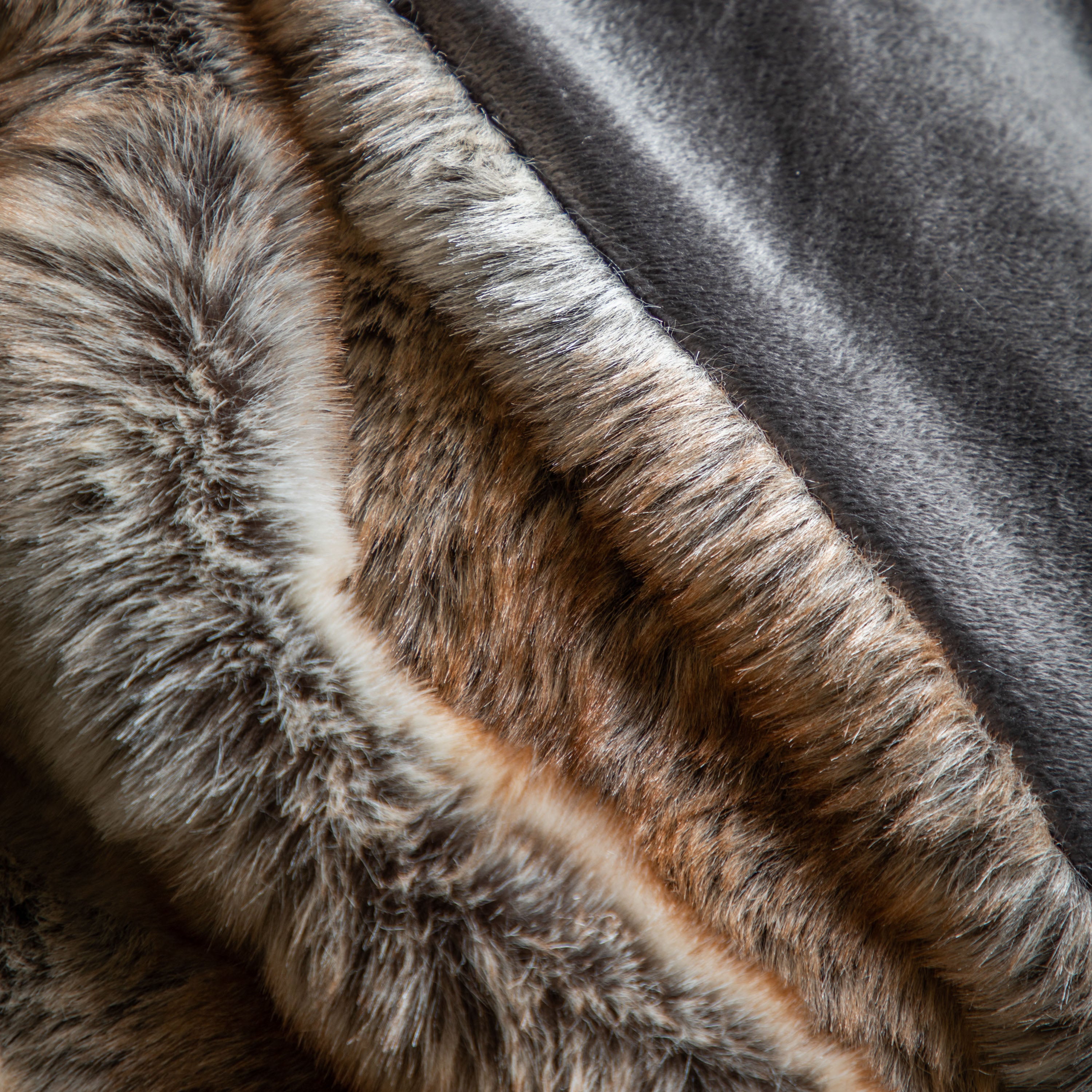 Husky Faux Fur Throw Premium